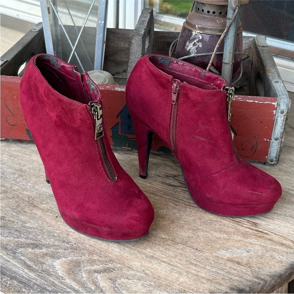 G by Guess Zip Front Heeled‎ Booties